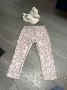 NWOT lululemon Light Pink Abstract Print Leggings size 10